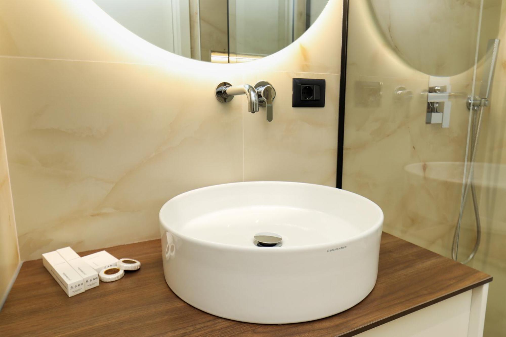 Hotel Adore Wlora Zewnętrze zdjęcie