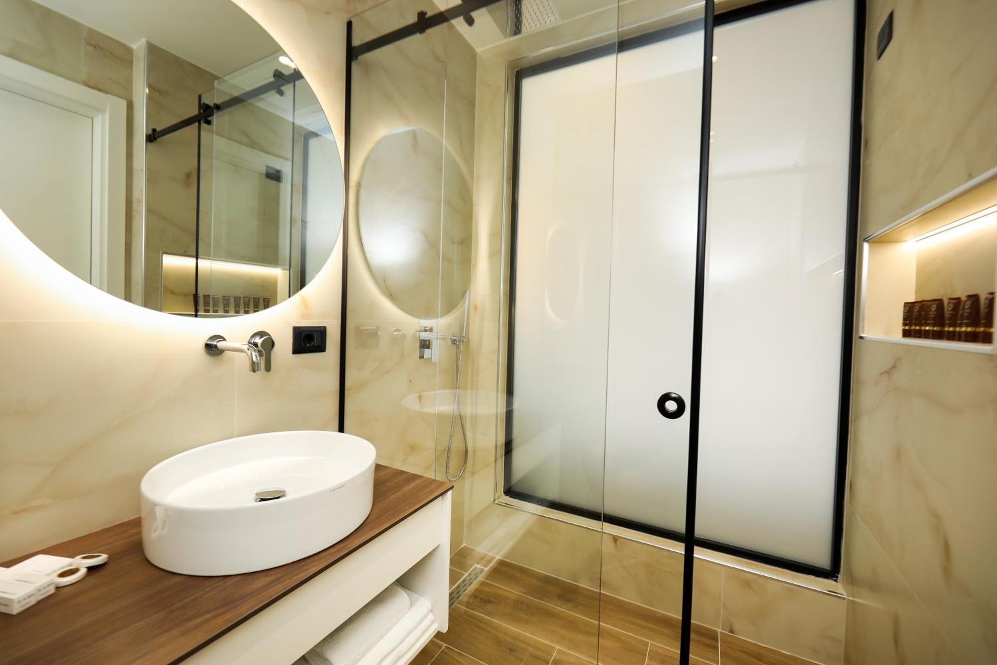 Hotel Adore Wlora Zewnętrze zdjęcie