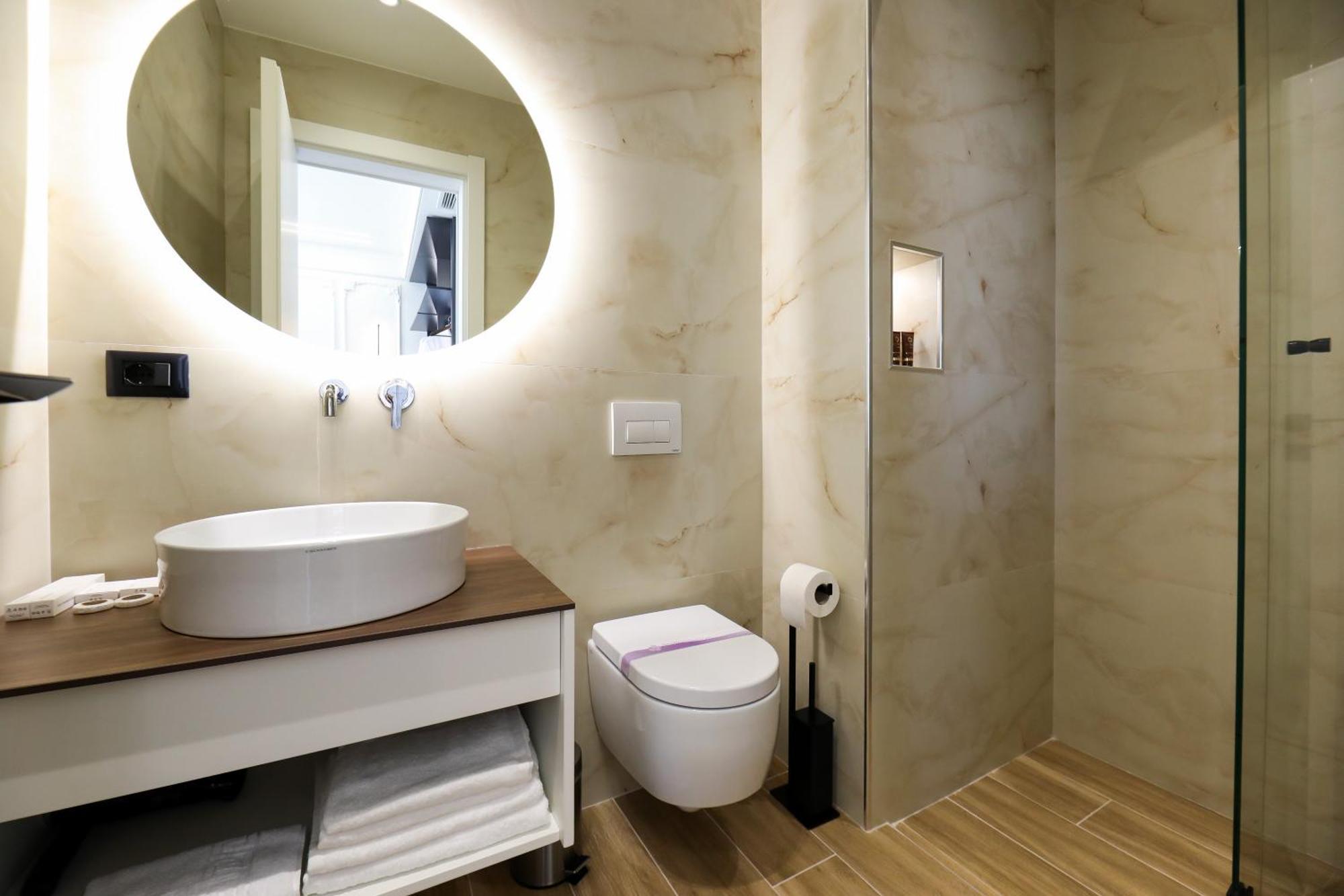 Hotel Adore Wlora Zewnętrze zdjęcie