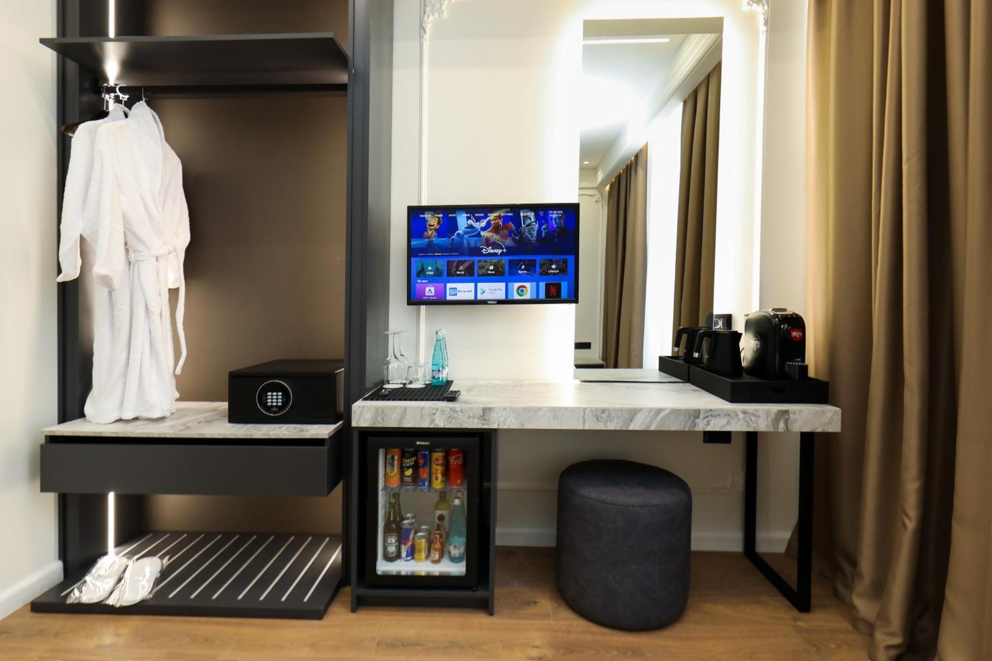 Hotel Adore Wlora Zewnętrze zdjęcie