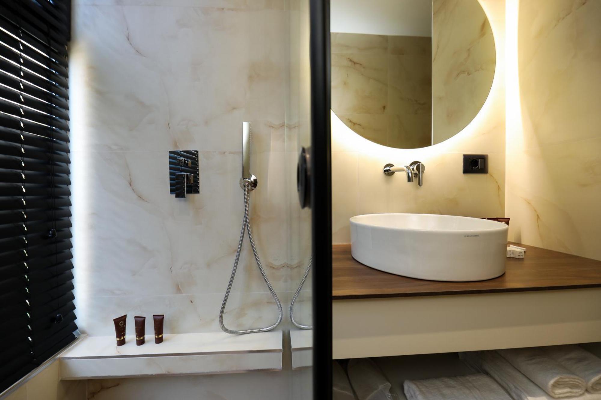 Hotel Adore Wlora Zewnętrze zdjęcie